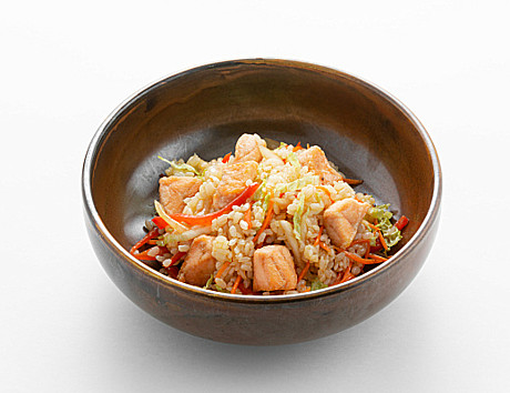 Wok с лососем